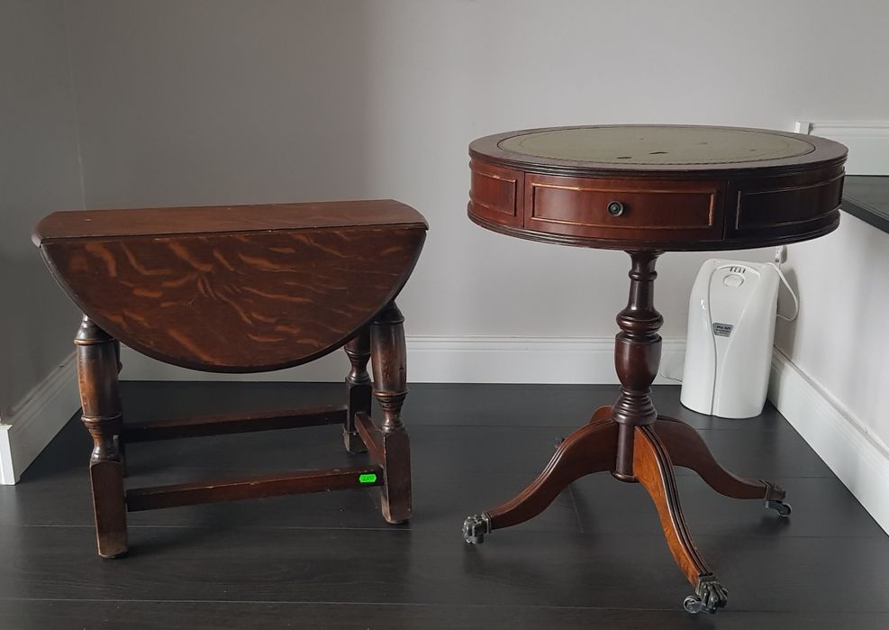 Măsuță veche pentru cafea