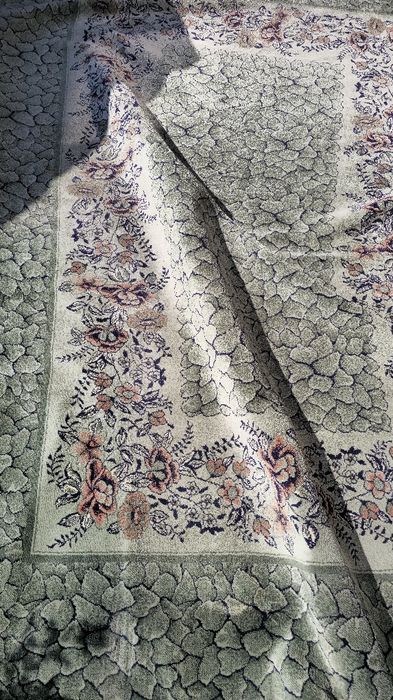 Красив персийски  килим с флорални мотиви