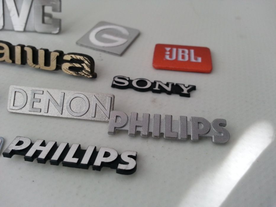 Оригинални емблеми