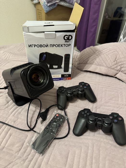 Проектор с джойстиками