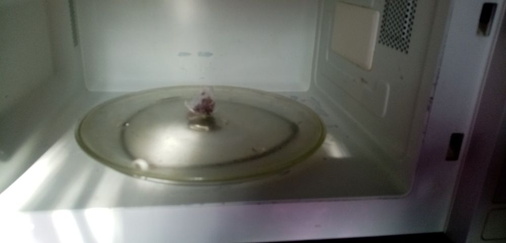 Продаю микроволновую печь бу