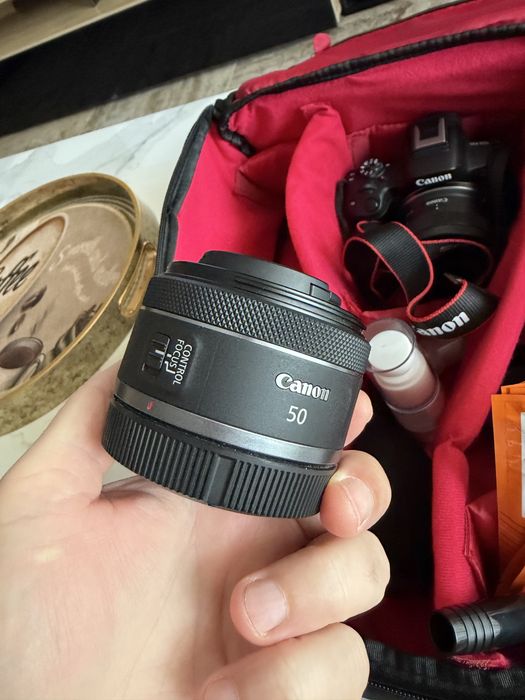 Canon R50 + 2 obiective + rucsac