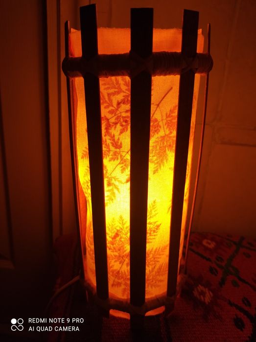 Продам 2 свительника,один с встроенными  часами.