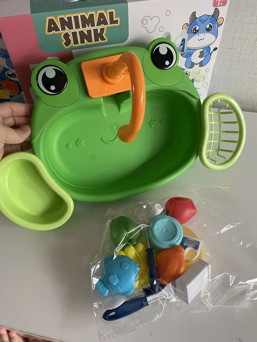 Детска мивка с течаща вода