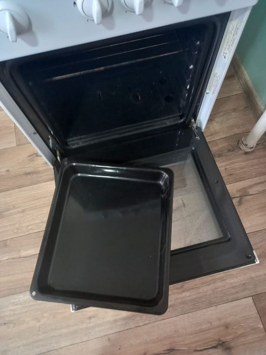 Продам газовую  плиту