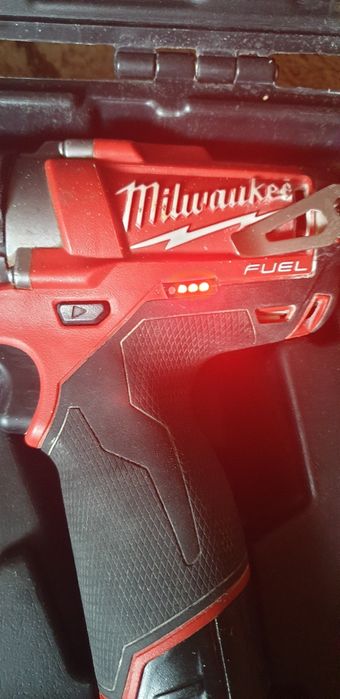 Milwaukee Masina de gaurit si infiletat