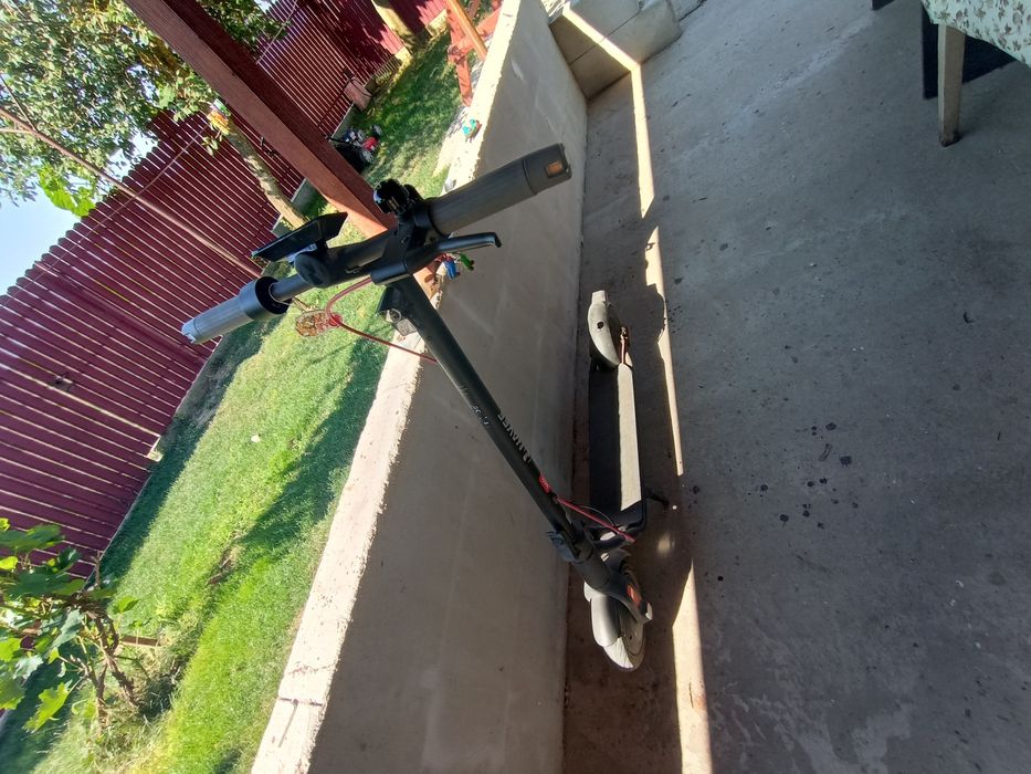 Vând trotineta navee v40i