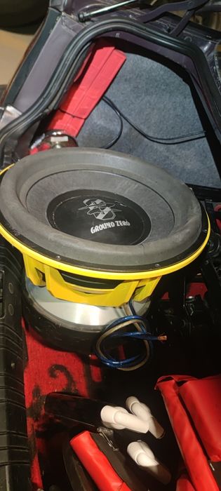 Subwoofer auto de mare putere 6000w 10000w putere cu membrana defectă, a căzut o scândură pe el. Difuzor și încă un subwoofer de 800-1000w perfect fun