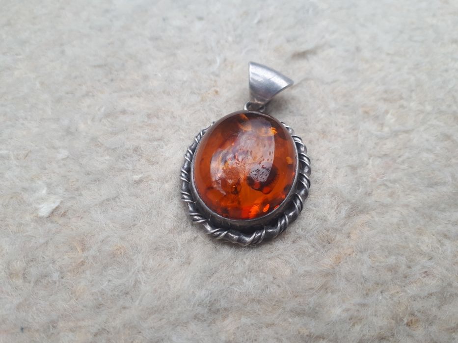 Серебряный кулон.