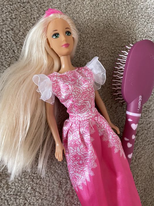 Papusă barbie si perie