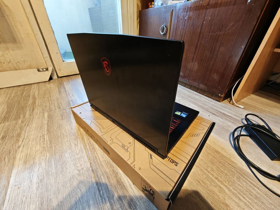 Продавам лаптоп MSI Thin GF63-12VE