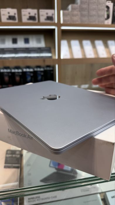 Macbook Air m5 16/5126gb 935$