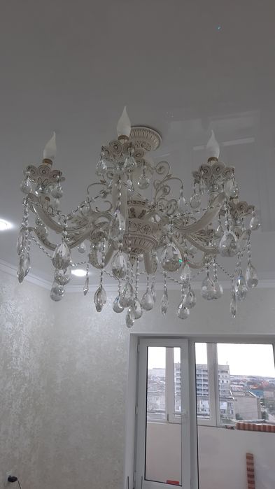 Люстра сатылады. Өте әдемі.