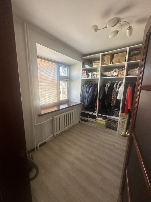 Продается 4-х комн. Квартира в центре