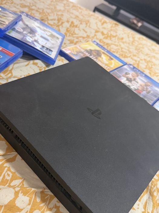 PlayStation 4 Slim 500 GB + 10 jocuri – fără manetă