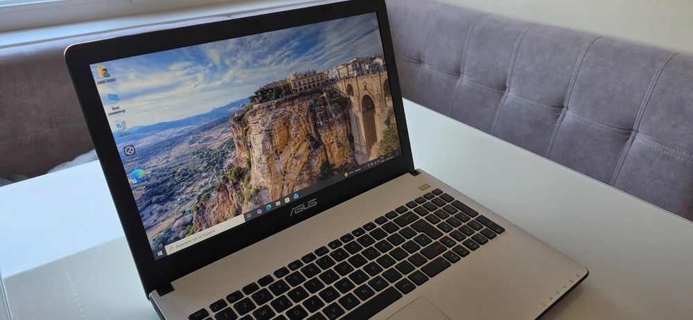 Лаптоп ASUS X501A – Core i3 / 8GB RAM / 240GB SSD / Windows 10 Pro