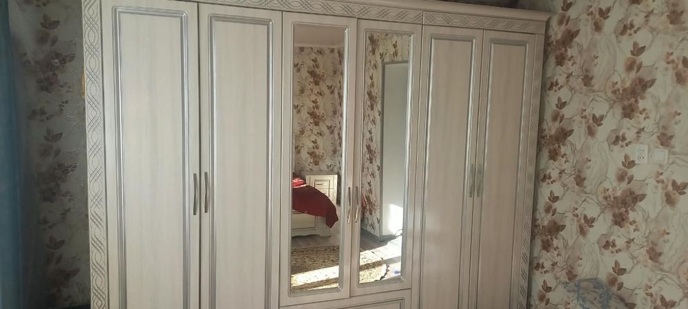 Продам спальный гарнитур
