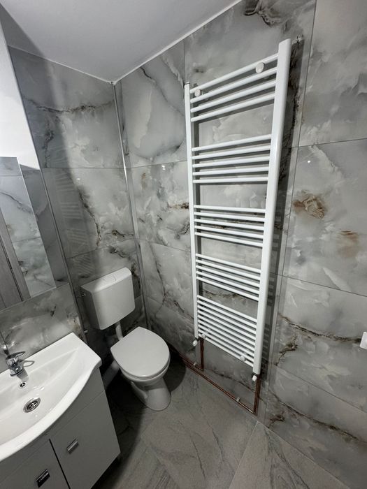 Apartament 2 camere decomandat ,complet renovat, acoperiș nou, cu pod.