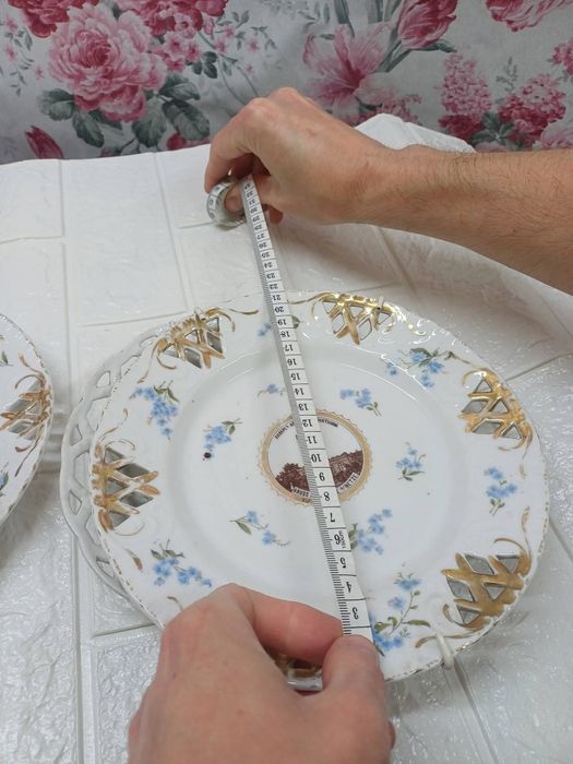 Стари Порцеланови чиний за стена