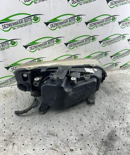 Far stanga E416008 Ford C-Max 2004 1.8 MT (125 hp)