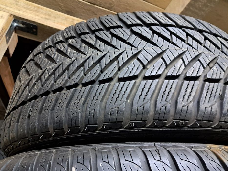 Anvelope second iarna 205 50 R17 Goodyear RFT*