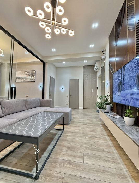 Центр жк "Mirabad Avenue" 2/8/9 №122 J