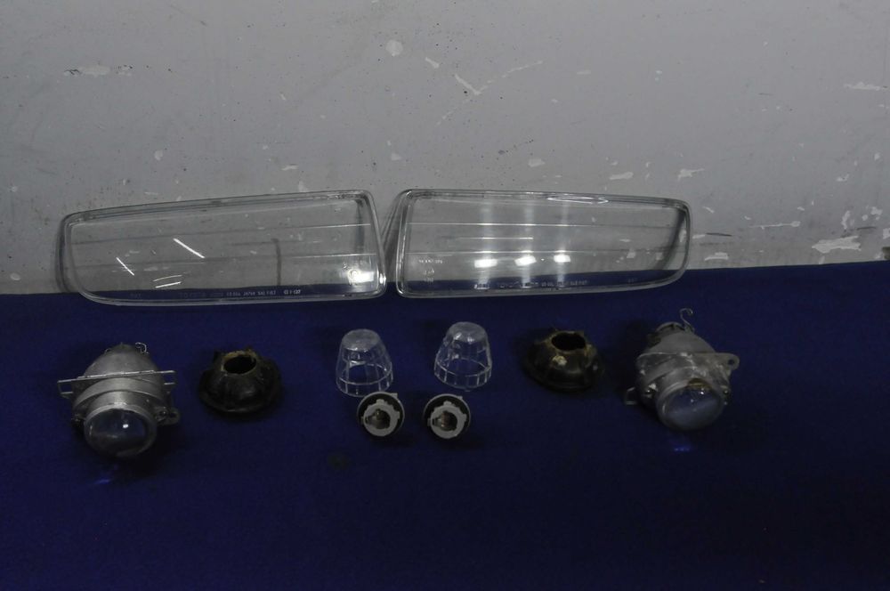 Стекла противотуманки Lexus LX470