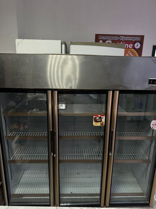Холодильник витринный буу