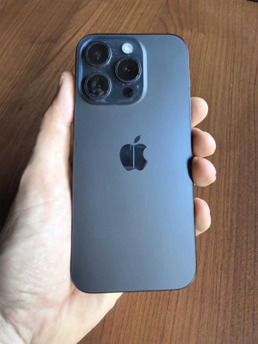 Продавам iPhone 15 pro 128gb