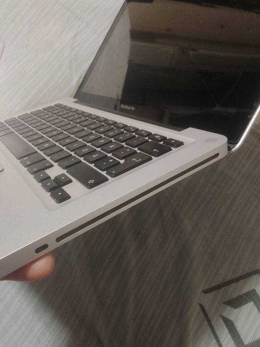 Продам ноутбук MacBook pro на запчасти