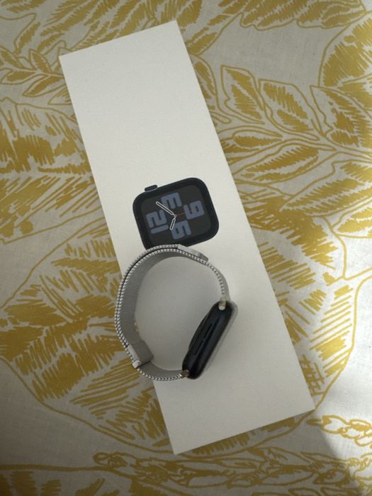 apple watch SE gen 2; 40mm