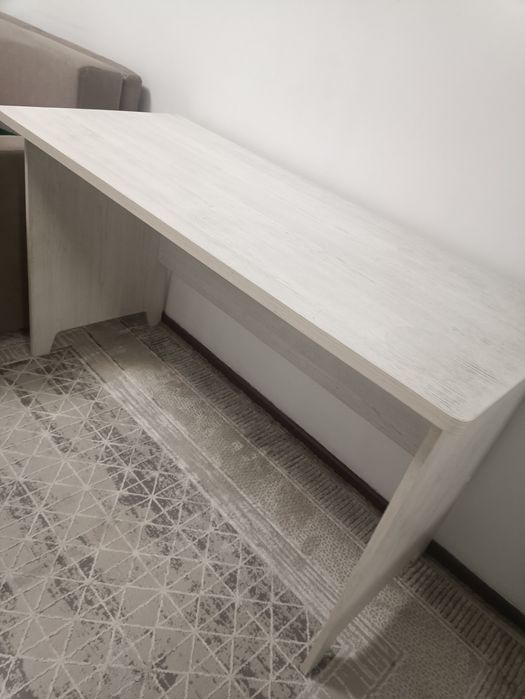 Мебель стол  продам