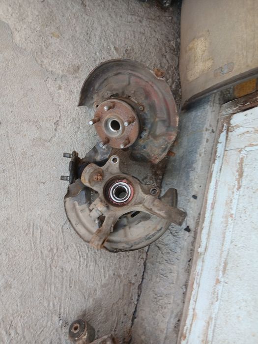 Запчасти на КАРИНУ Е