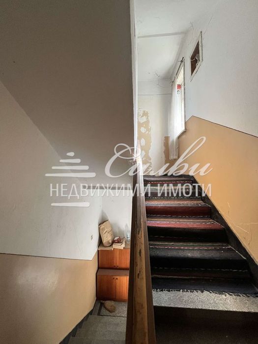 Етаж от ТУХЛЕНА КЪЩА във Велики Преслав!