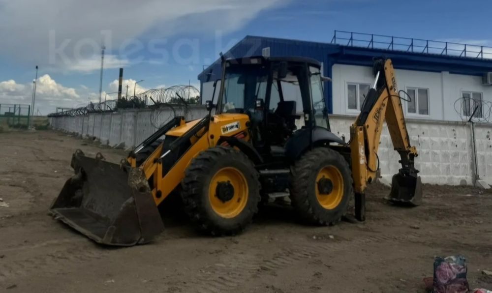 Экскаватор погрузчик гидромолот телескоп. Мини экскаватор.