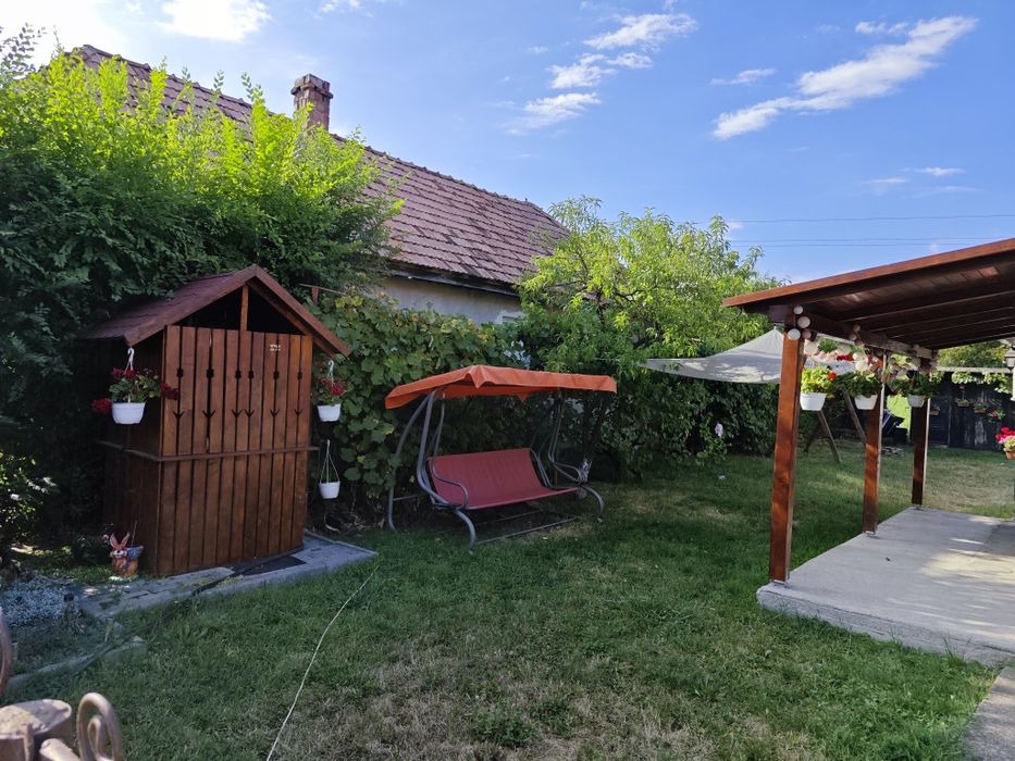 De vânzare casă în Calușeri , comuna Ernei
