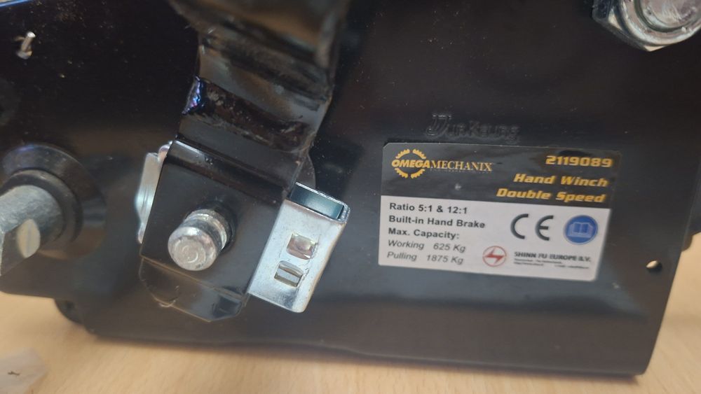 Vând 2 bucati troliu manual