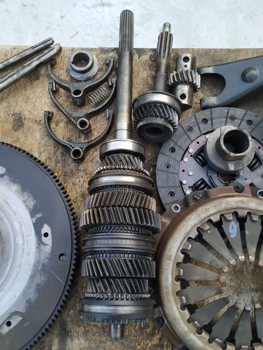 Продам оригинальные б/у запчасти на Газель