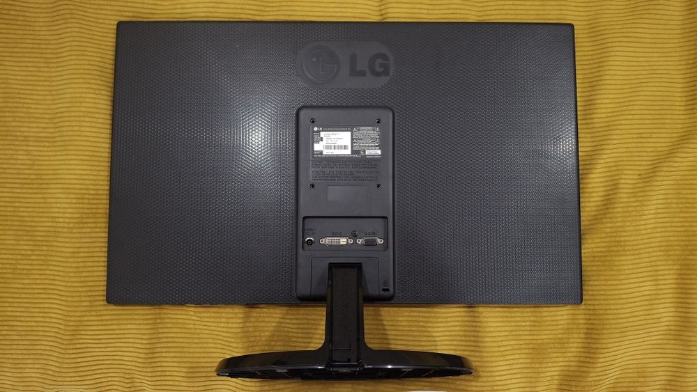 Монитор LG 23EA53TA