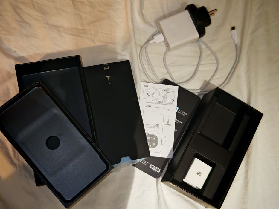 Продам Honor magic 7 pro голубой в идеале