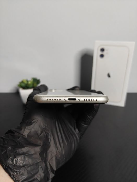 iPhone 11, Silver - în Condiție Bună!