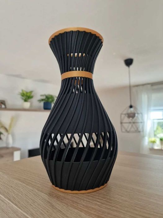 Кашпи и вази за градина и дом!