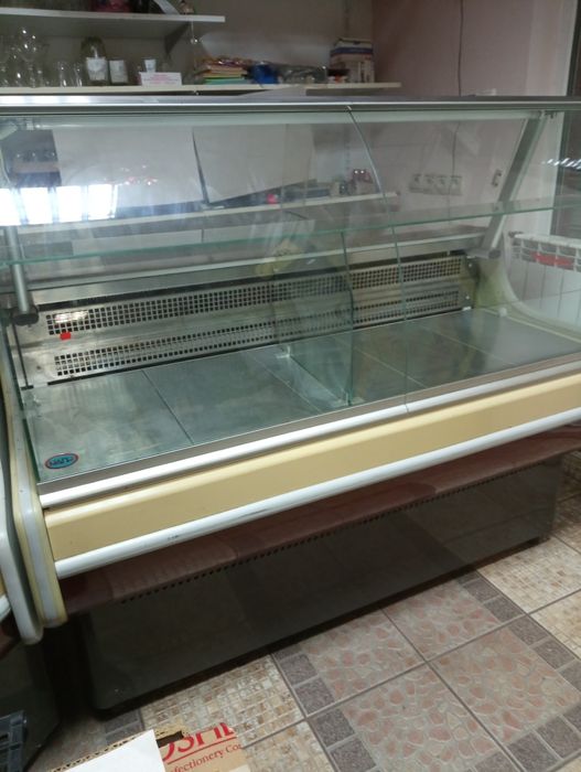 Хладилна витрина -с хладилни депа с 2 врати