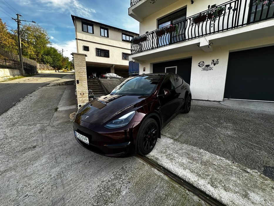 Tesla model Y dual motor 2023 4x4 proprietar de noua