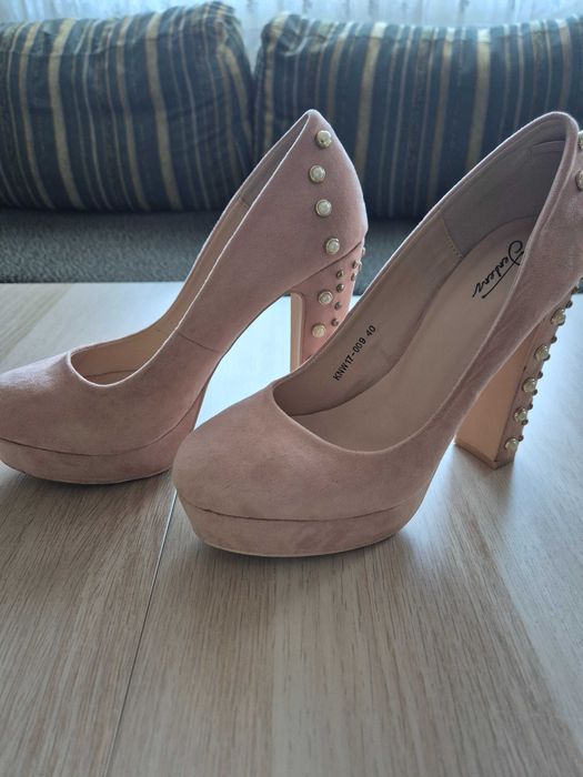 Дамски елегантни обувки на висок ток