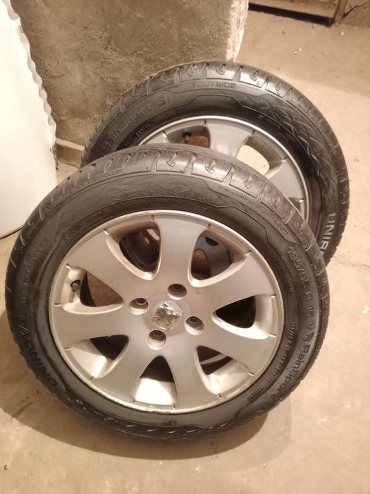 Оригинални джанти с летни гуми Paegot