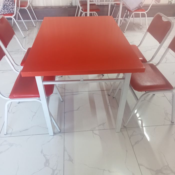 Продам стол со стульями в отличном состоянии