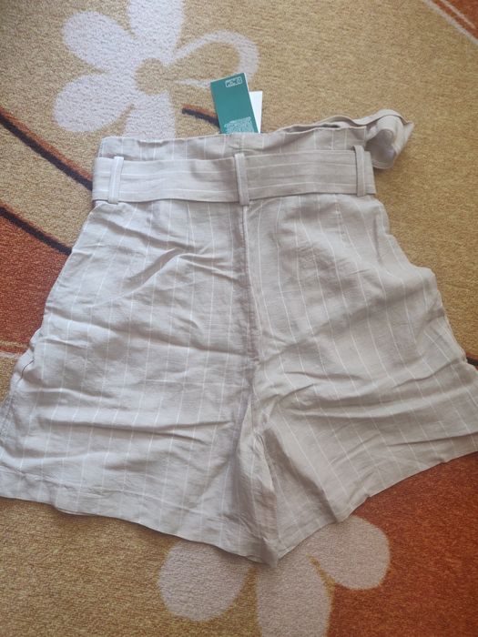 Бежов къс панталон от лен и лиосел H&M