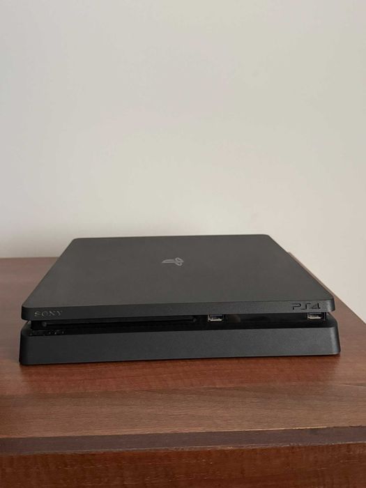 PS4 Slim 1TB + 2 controllere + Spider-Man – 700 lei negociabil