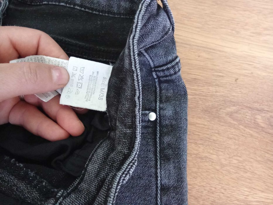 Blugi negri cu talie înaltă cu efect prespălat mărimea M